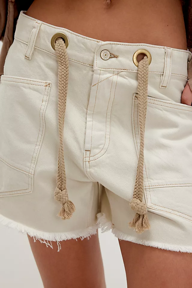 Moxie Shorts in White - Image 3