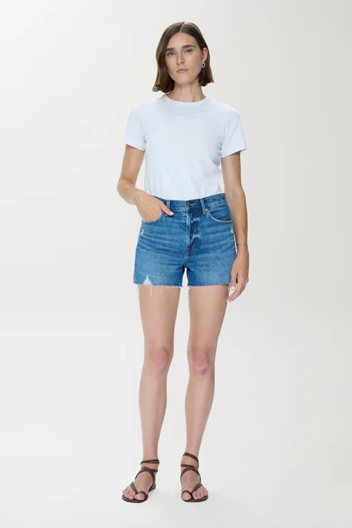 Nova Short in Calling - Image 2